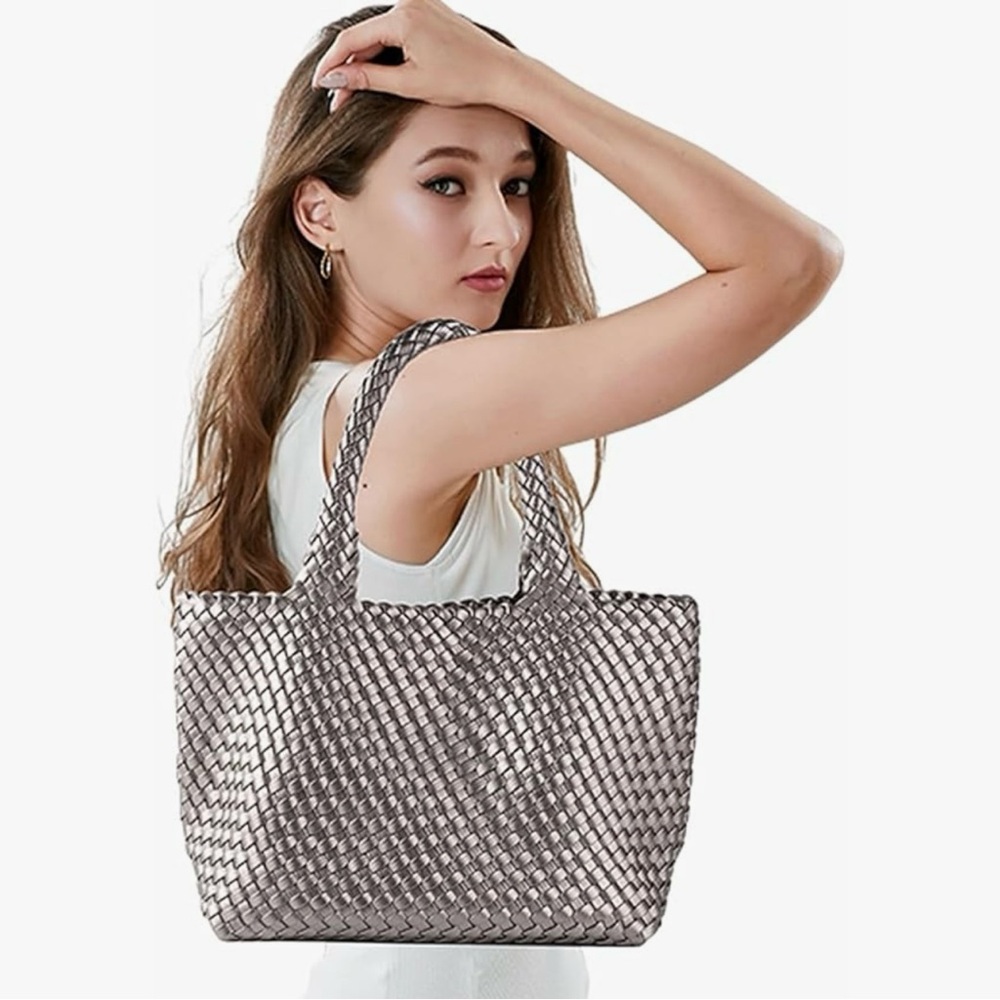 Woven Leather Bag. No scratches or stains. Rarely used. Measurements in photos. - Picture 2 of 15